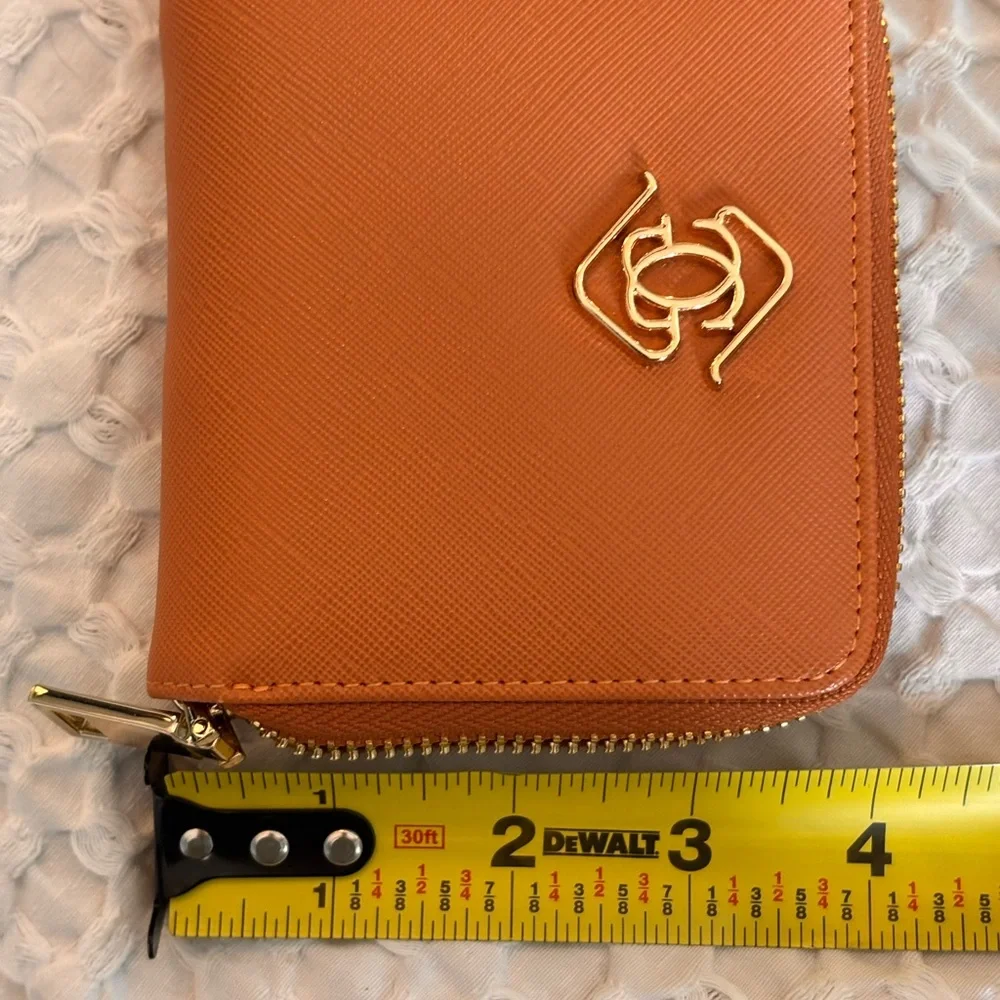EUC Glass Ladder Vegan Leather Susan Zip Wallet in Maple with Gold Hardware - Picture 9 of 9